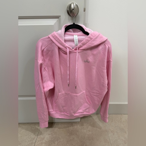 Alo Yoga Small Pink Accolade Hoodie. 💕⚡️